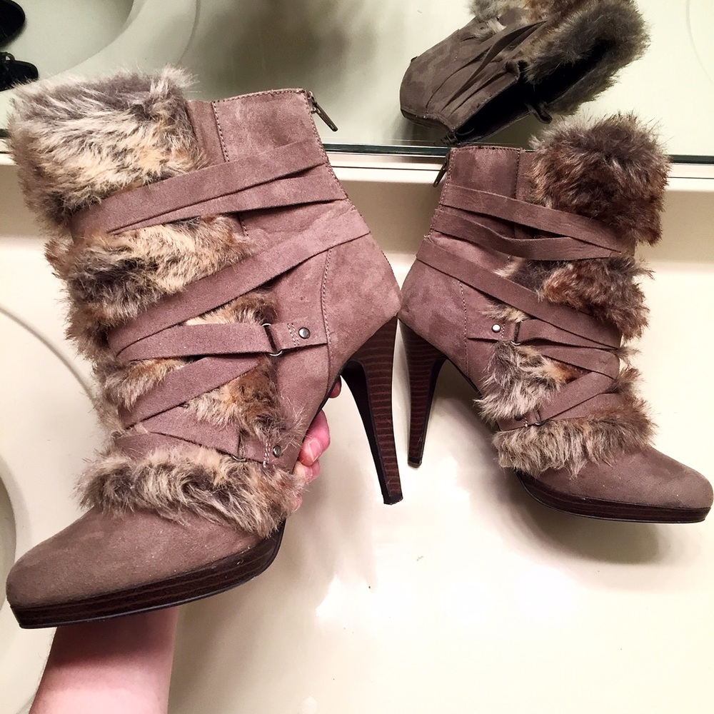 🚫SOLD🚫 [Elle] heeled fur boots with back zipper - Picture 2 of 4