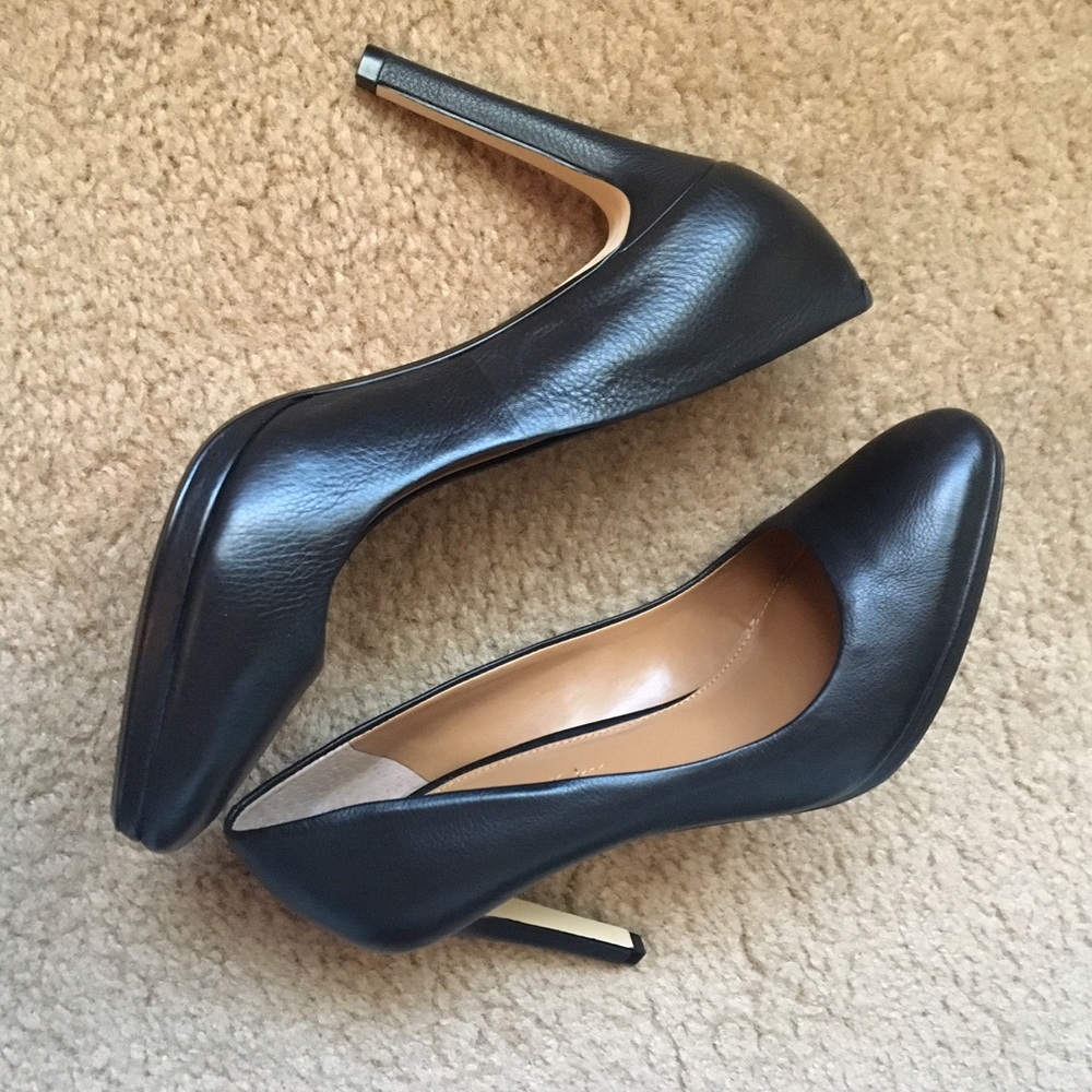 Black leather banana republic heels