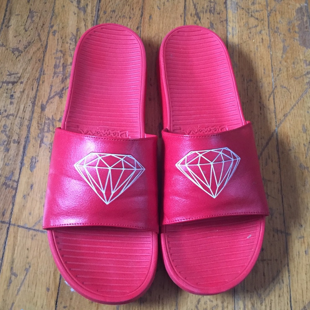 Diamond slides. SIZE 10 IN MENS. SIZE 12 WOMENS