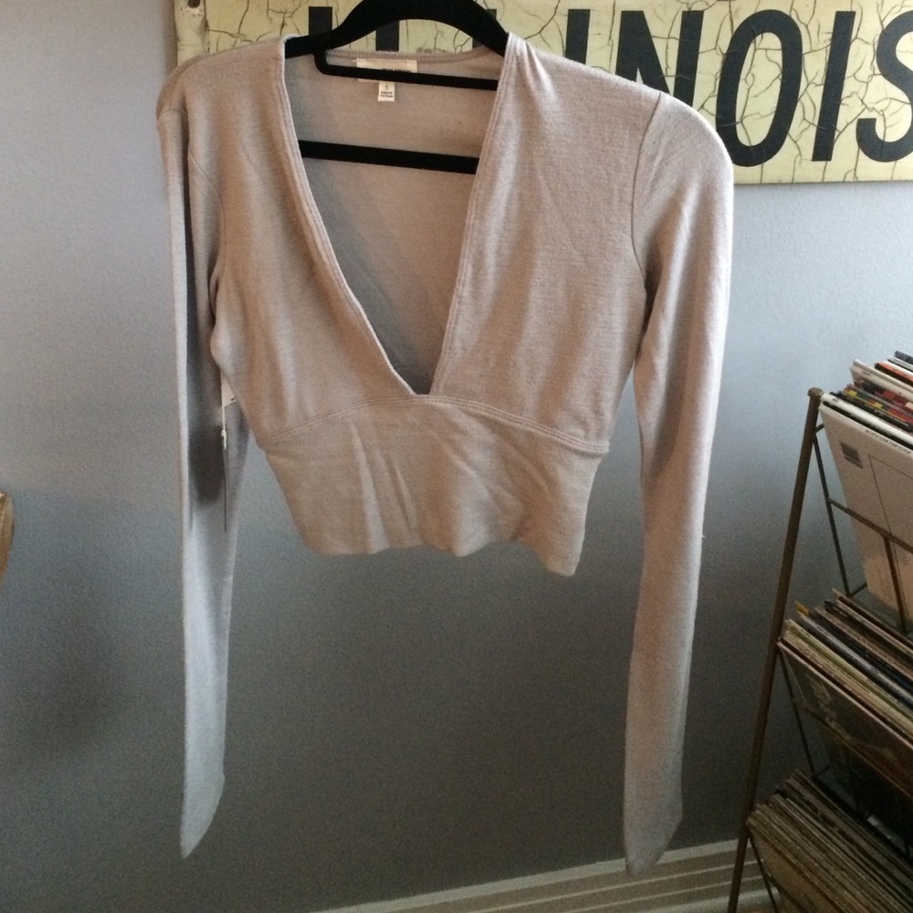 Wilfred Free long sleeve gray crop top