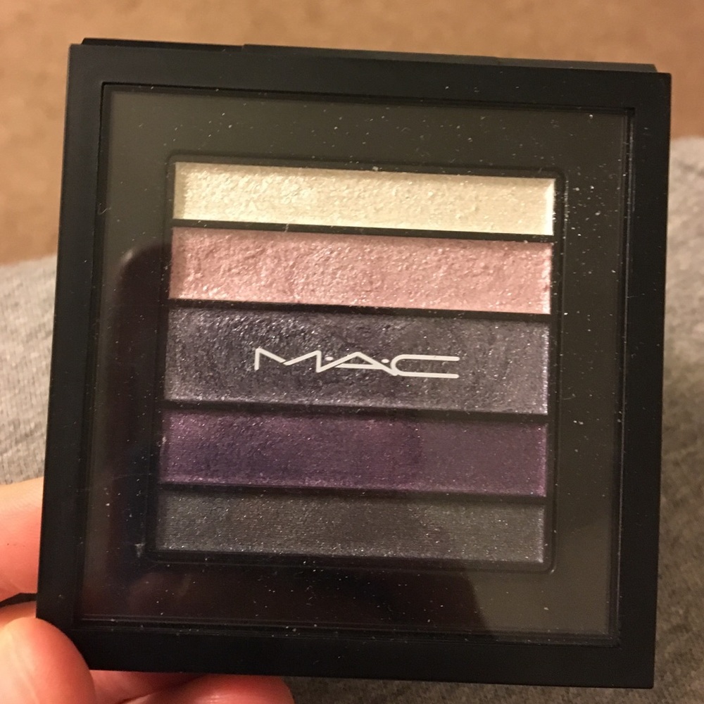 MAC Plumluxe eyeshadow