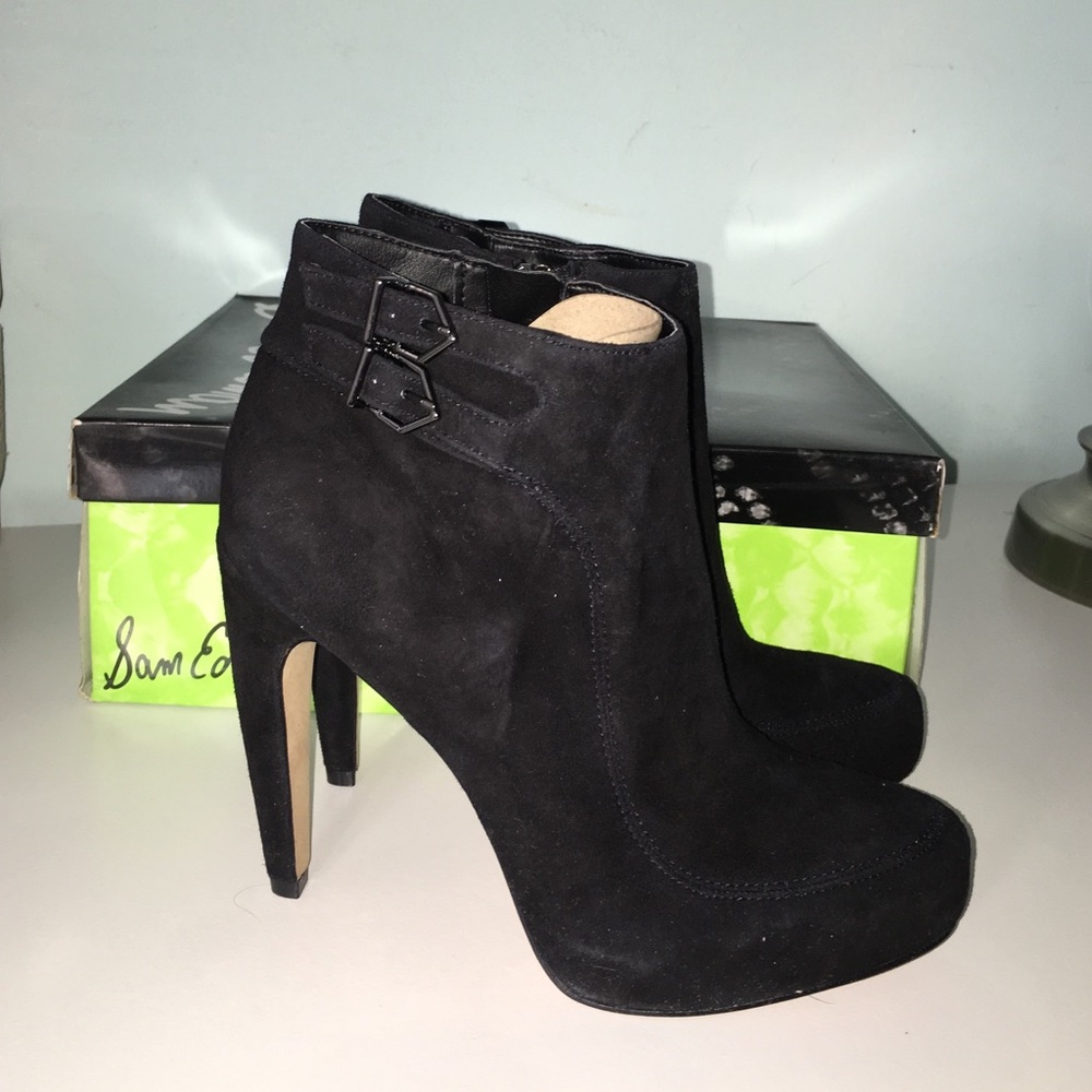 New! KIT Suede High heel booties, size 6