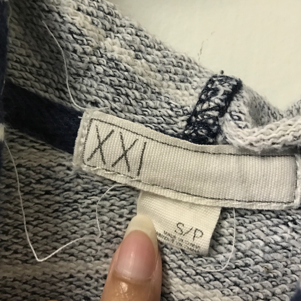 Striped sweater - Picture 3 of 3