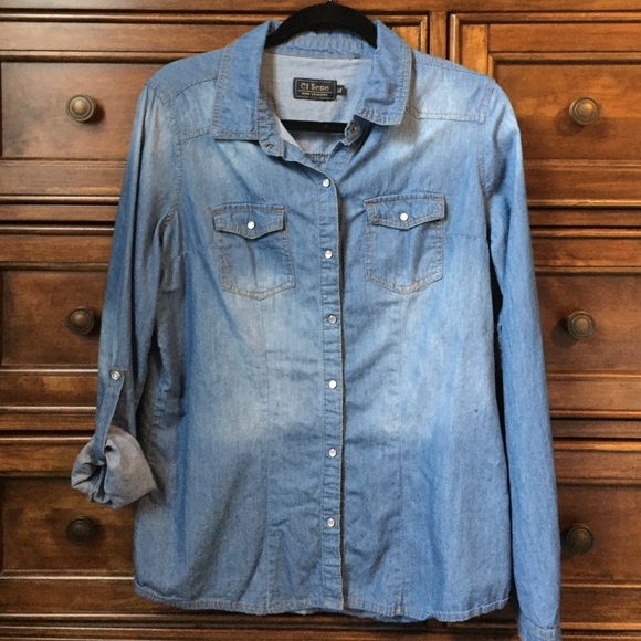 Ci Sono Tops - Cute denim top!