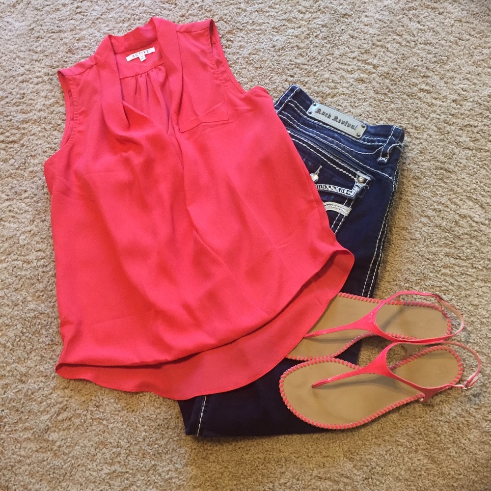 💞Boutique Coral Pink v-neck blouse Beautiful! M💞