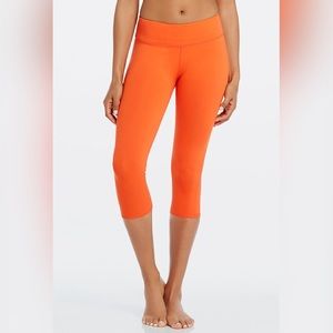 Fabletics Salar Capri Yoga Pants 🍊