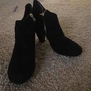 STEVE MADDEN black booties
