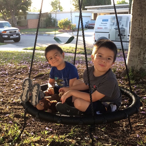 Meet your Posher, Doreen Perez  Stay-at-home mom - Picture 2 of 8