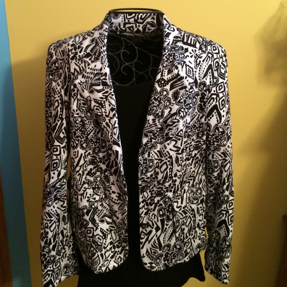 Black and white dress blazer, super comfortable