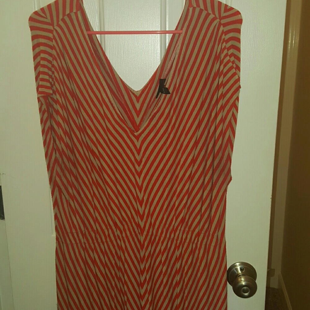 Dress - Picture 2 of 4