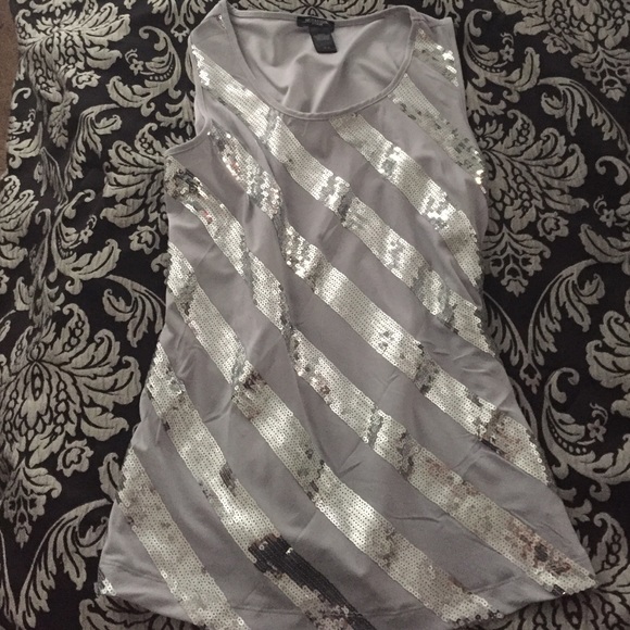 Silver sequin top! 🔴 sold 🔴 - Picture 2 of 2