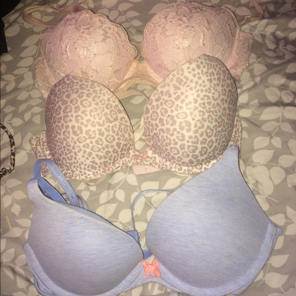 Bras are 34 b and baiting suit top is 34 b