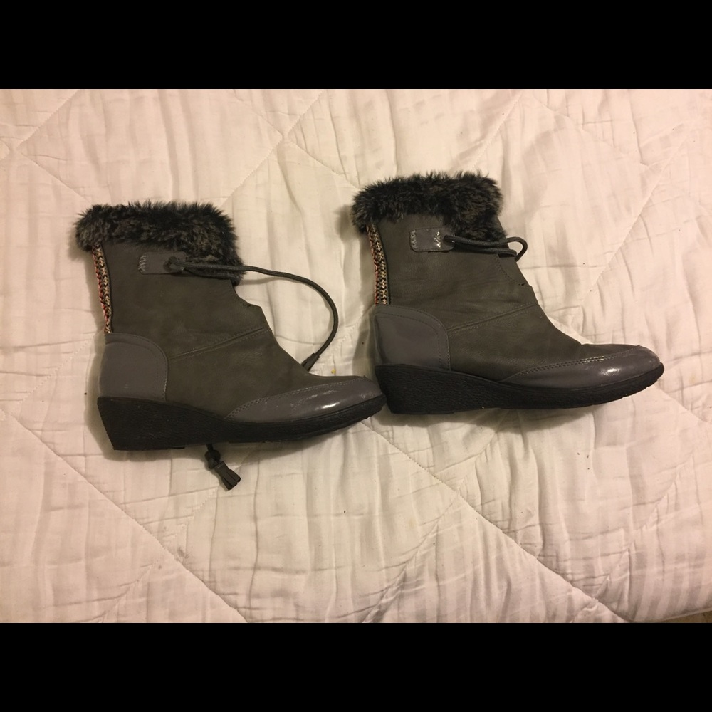 Grey snow boots