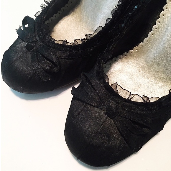 Wild Diva Shoes - Black Satin Heels Wild Diva Shoes - Black Satin Heels