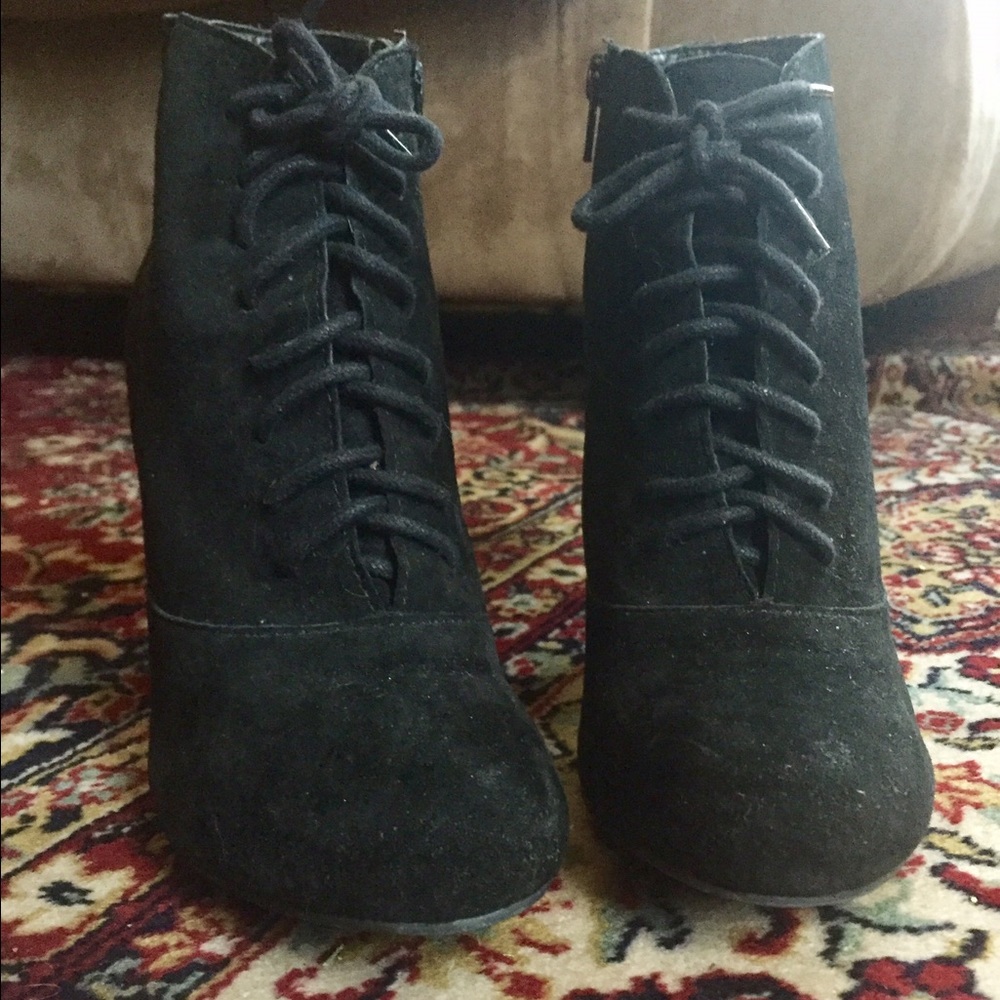 Seychelles black suede heeled bootie