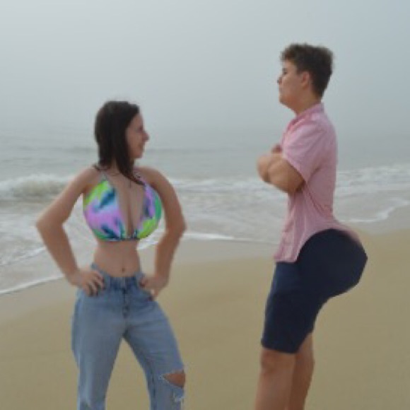 Meet your Posher, Danielle - Picture 1 of 1