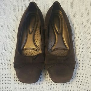 Trotters Brown Suede flats