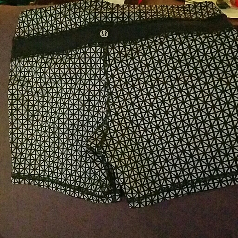 Lululemon short workout shorts