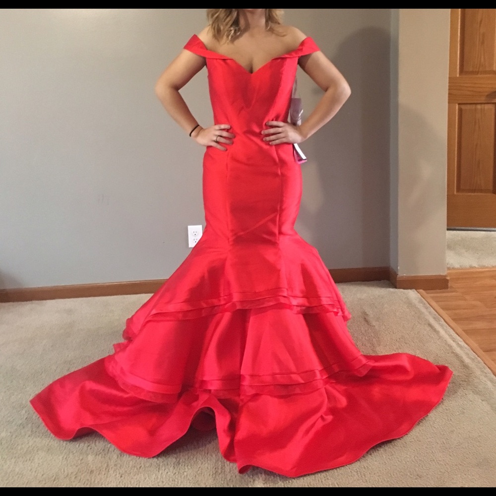 Jovani 31100, worn once for 4 hours. Size 4