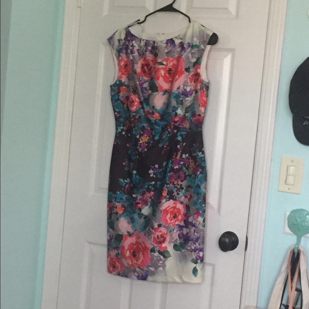 Beautiful size 4 floral dress