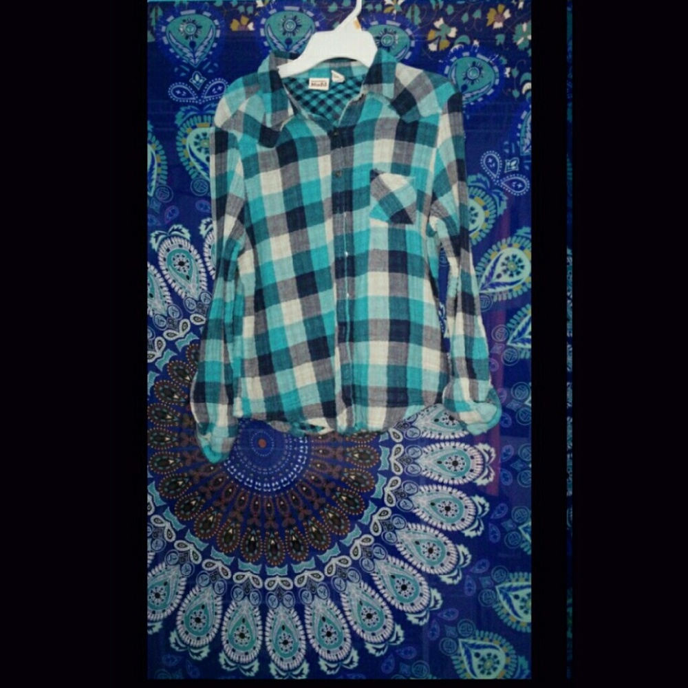 Blue plaid shirt SIZE MEDIUM