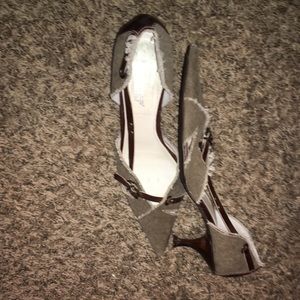 Awesome vintage Looking kitten heel pump