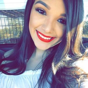 Meet your Posher, Yasmine