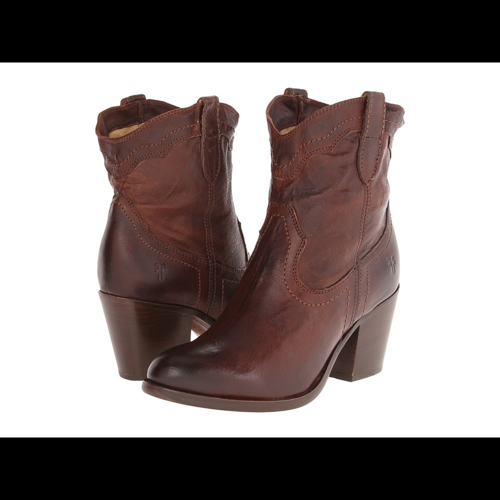 Frye Tabitha Short Pull on
