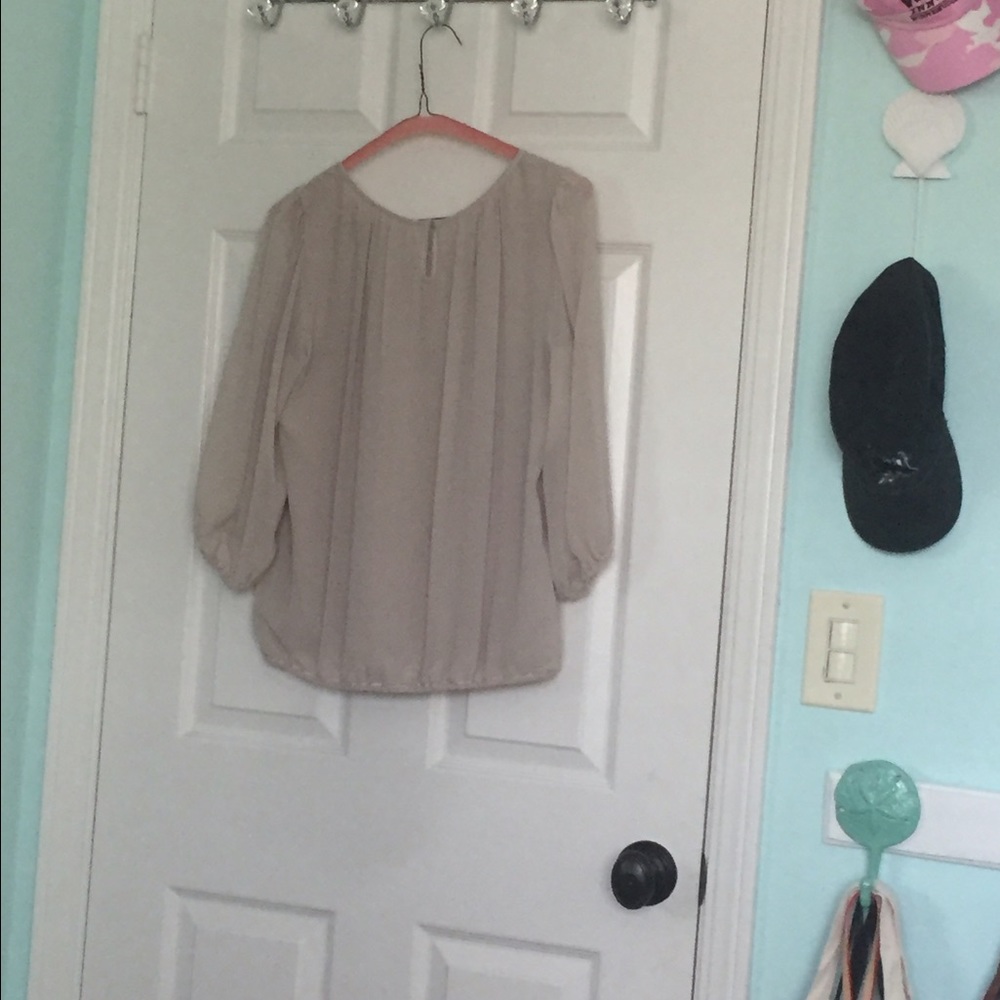 Max studio taupe flowy shirt!