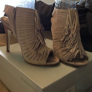 Chinese laundry fringe heels, tan, open toed