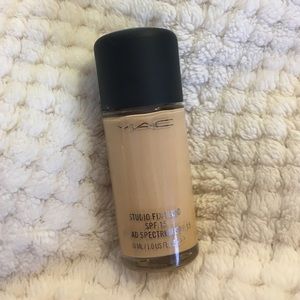 Mac cosmetics foundation nc20