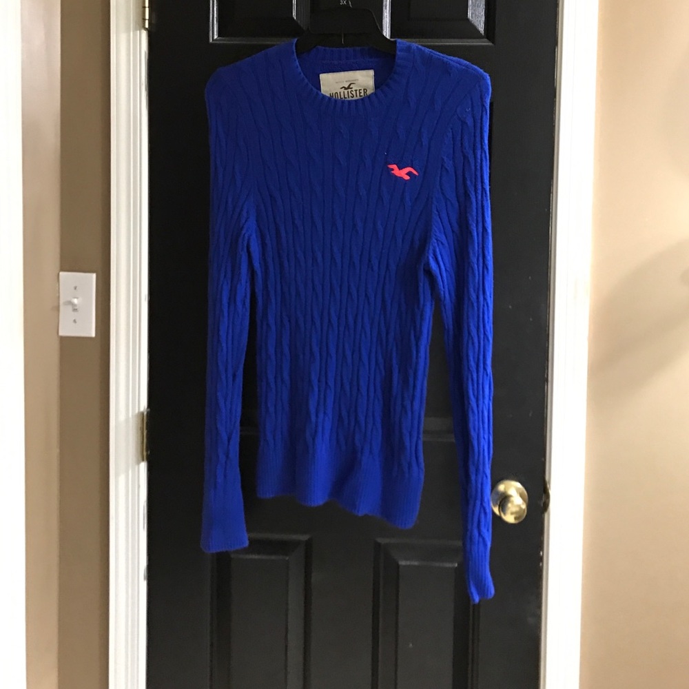 Hollister sweater