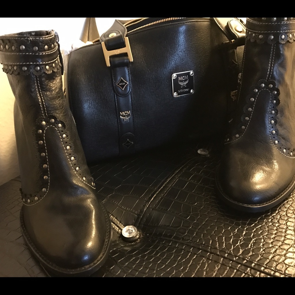 Moschino Booties - Picture 2 of 7