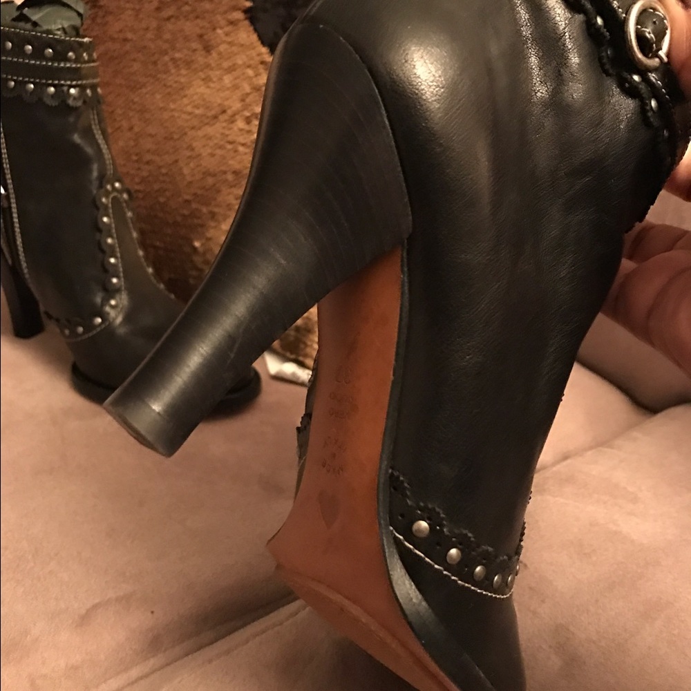 Moschino Booties - Picture 5 of 7