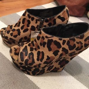 Steve Madden Leopard Wedges size 7