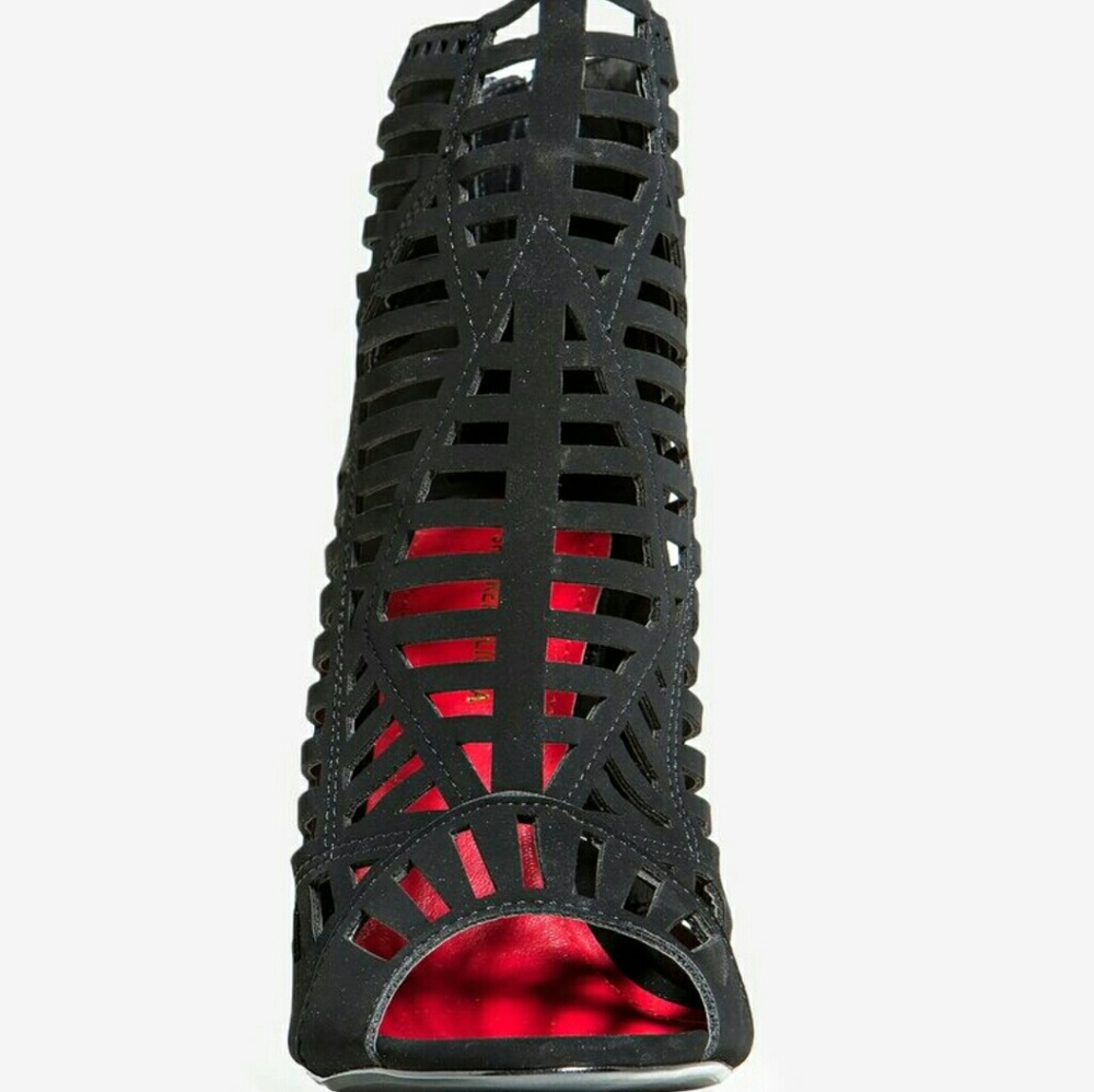 Laser Cut Ankles Bootie's - Picture 3 of 8