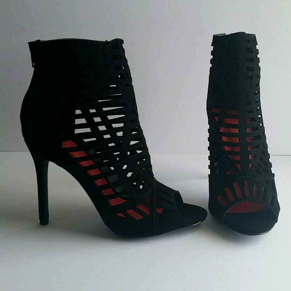 Laser Cut Ankles Bootie's - Picture 5 of 8