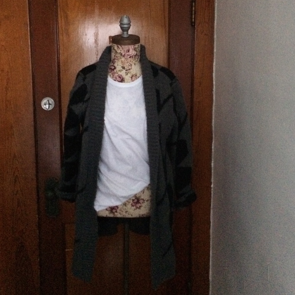 Never-worn Open cardigan (with worn look)