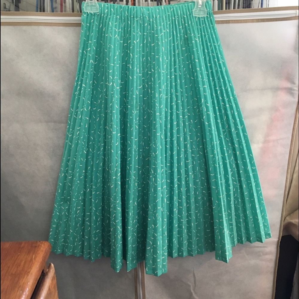 Pleated skirt