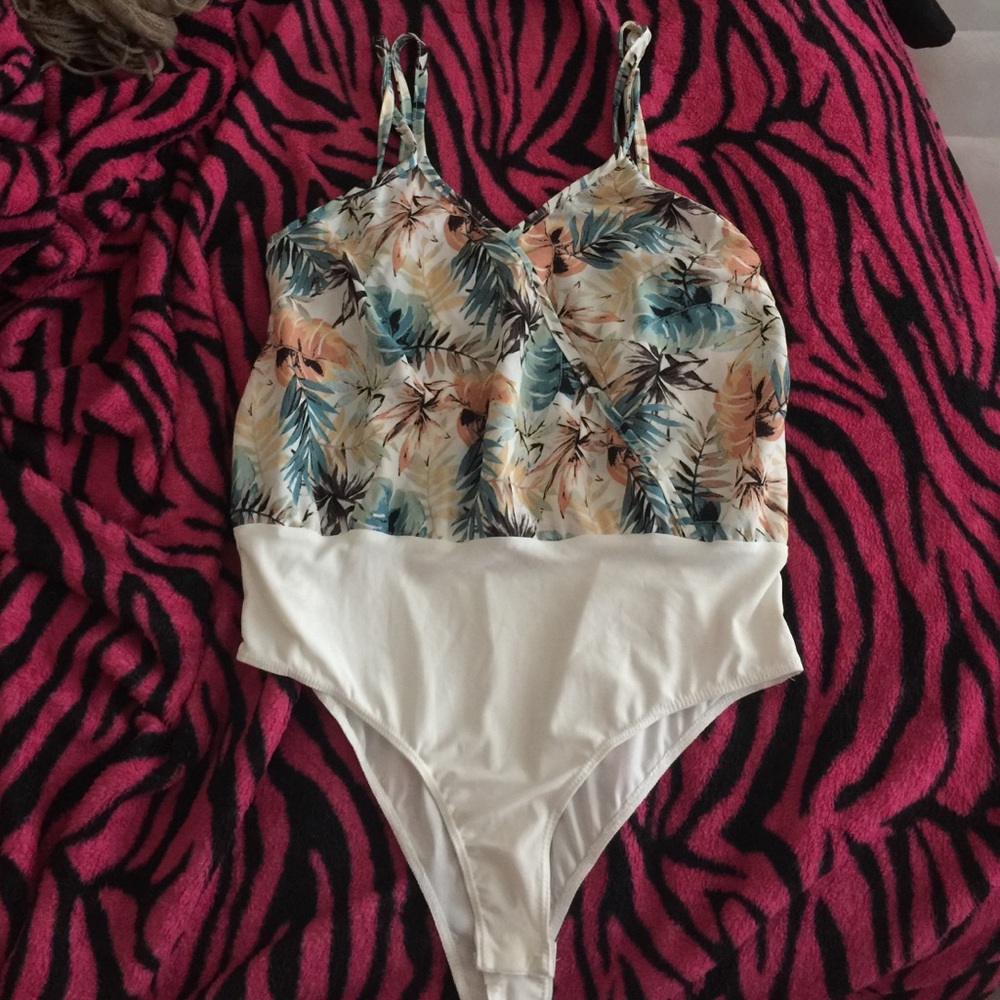 🎉Final drop price🎉 CHARLOTTE RUSSE BODY SUIT