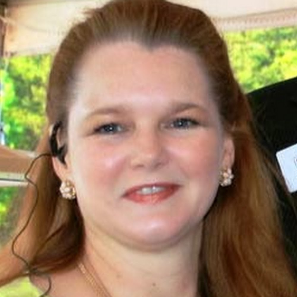 Meet your Posher,  Blushing Red