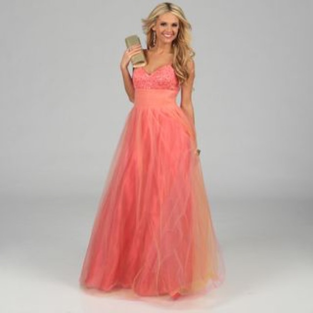 Size 4 BRAND NEW prom dress