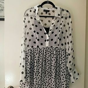 Bnwot Beautiful flowey Blouse