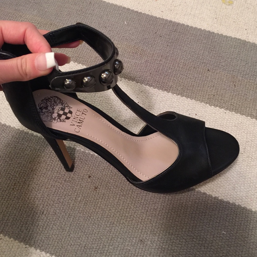 NEW Vince Camuto Black heels