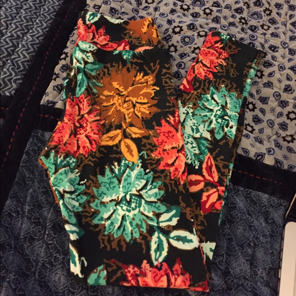 🦄 BNWT LuLaRoe OS leggings black floral