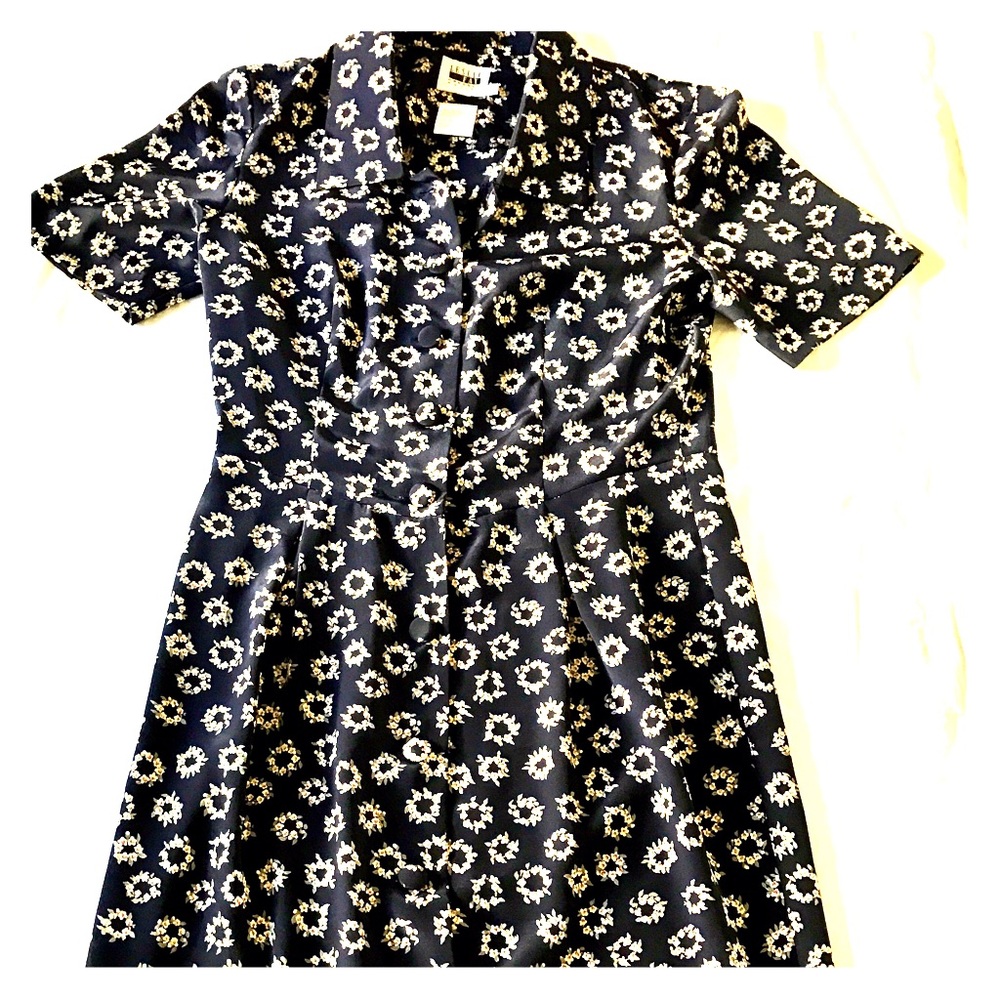 Vintage women's button-up dress. Size 10p.