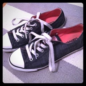 Converse Shoes Size 6