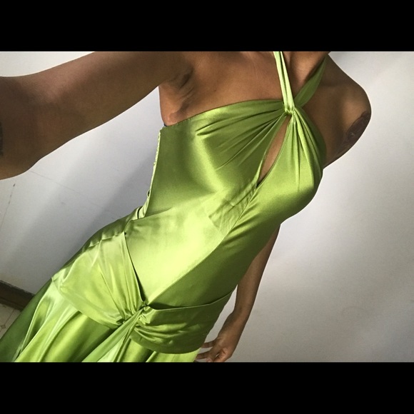 Green Gown - Picture 1 of 4
