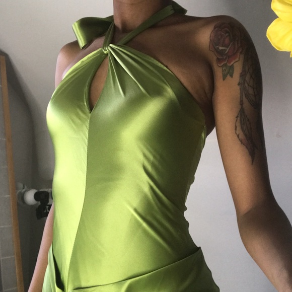 Green Gown - Picture 3 of 4