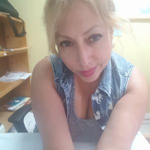 Meet your Posher, Adela